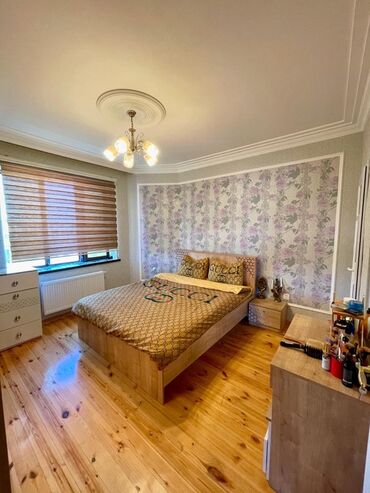 Həyət evləri və villaların satışı: 2 mərtəbəli həyət evi. Binə qəsəbəsi mərkəzdə.4 otaq, 3 hamam tualet — 18