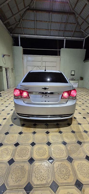 chevrolet cruz disk: Chevrolet Cruze sedan – gümüşü rəng. Xüsusiyyətlər və detallar: - — 5
