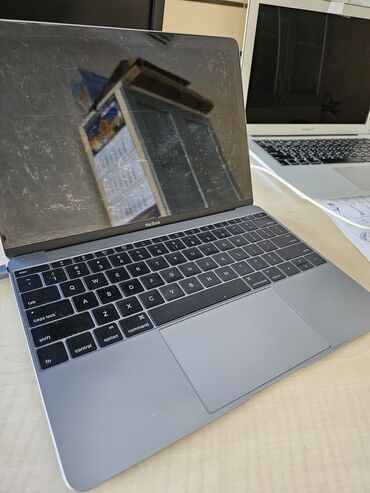 Intel Core M, 4 GB, 11.6 "