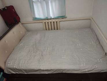 кровать деревянный: Двуспальная Кровать, Б/у