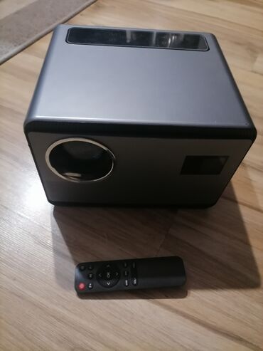 Projektori: Multimedijalni Smart Android projektor – LED Ima fleku u slici. - — 18