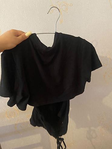 Dəstlər, kostyumlar: Qadın geyim dəsti – 3 parça QİYMƏTDƏ RAZILAŞMA OLACAQ 1) Qırmızı bluz — 10