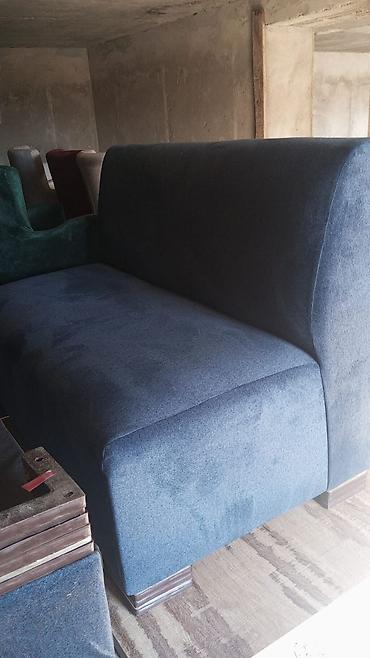 Mavi rəngli, müasir dizaynlı yumşaq oturacaq/mini divan. - Kompakt