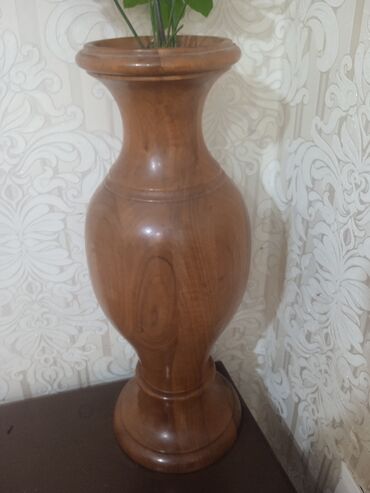 ваз 2105 фари: Ваза из натурального дерева орех, ручная работа.высота вазы 50 см