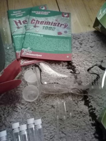Igračke: Odlican set za hemicara.za uzrast 8+ uslikano je sta sve sadrzi. samo — 8