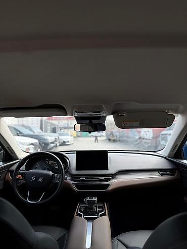 Другие детали салона: Автомобиль — кроссовер полноразмерных сидений. - Отделка — 3