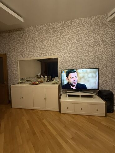 Qonaq otağı dəstləri: Qonaq otağı üçün mebel dəsti Tərkibi: - Geniş güzgülü bufet: 4 — 7