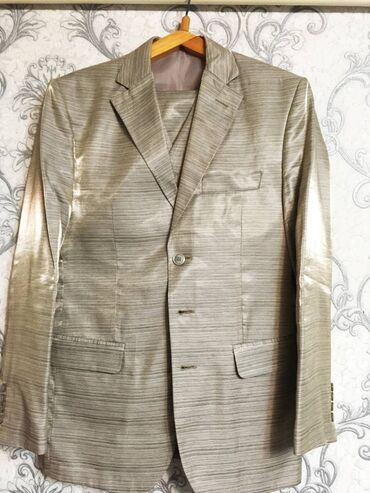 классический костюм мужской купить: Мужской классический костюм Надевал один раз на выпускной выделяющийся