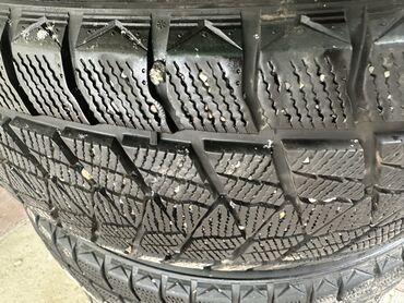 продаю в связи переездом: Шиналар 235 / 55 / R 20, Кыш, Колдонулган, Комплект, Жеңил унаалар, Кытай