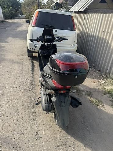 n max: Скутер Benelli (50–125 см³, серия Street/City) в черном цвете — 3
