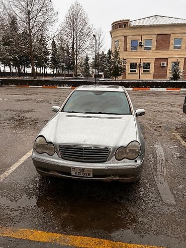 vito 111 cdi: Mercedes-Benz C-Class: 2.6 l | 2002 il Sedan — 2
