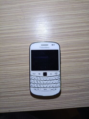 Комбинезоны: Blackberry Bold Touch, 16 ГБ, цвет - Белый