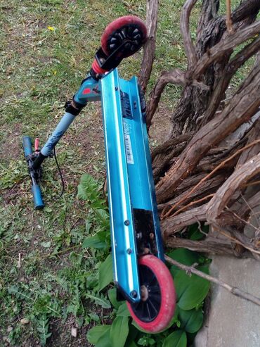 Trotineti, skejtbordovi i hoverbordovi: Trotinet sa rotirajucim tockovima.Dobar ža akrobacije — 5