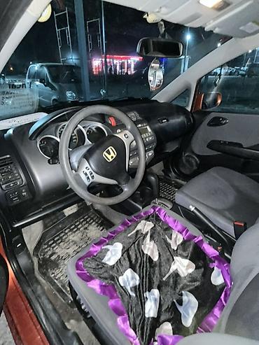 малолитражки на автомате: Honda Jazz: 2008 г., 1.4 л, Автомат, Бензин, Хэтчбэк — 5