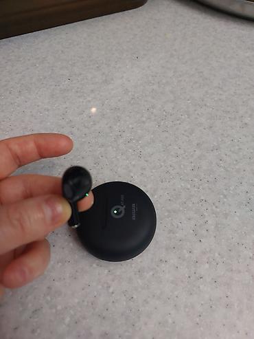 simsiz mikrofon: Aiwa Q AT-X80 simsiz qulaqlıq - Şık qara rəng, kompakt dairəvi şarj — 2