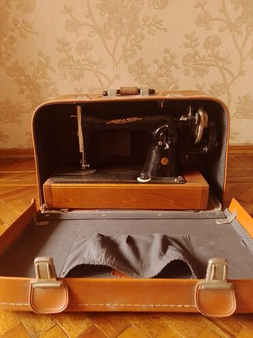 Qədim tikiş maşınları: Məhsul: Köhnə tip əl ilə işləyən tikiş maşını (daşınan model) Təsvir — 9