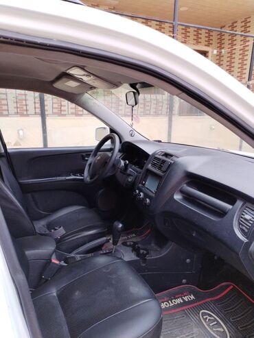 Kia: Kia Sportage: 0.2 l | 2008 il Krossover — 10