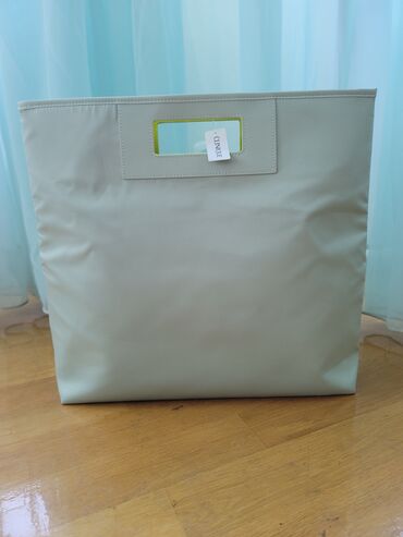 сумку зеленого цвета: Сумка CLINIQUE Сумка мятно-зелёного цвета снаружи Внутри зеленый лайм