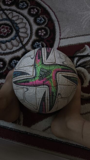 волейбольный мяч: Оригинальный мяс adidas, в хорошем состоянии, для больших футболов