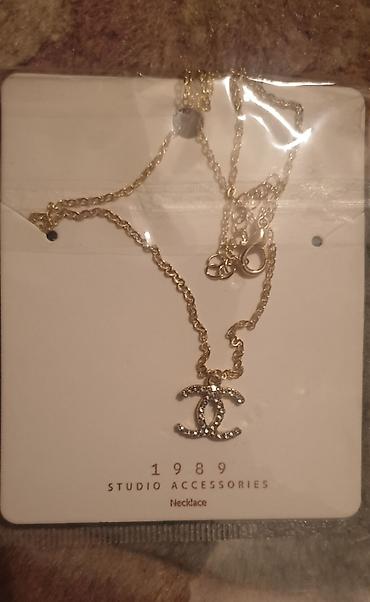 zlatni lancici cena: Chanel logo cc zlatan privezak sa cirkonima i lančić zlatne boje - kao — 1