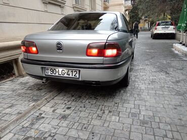Opel: Opel Omega B sedan Barter var - Korpus: 4 qapı, gümüşü rəng, arxa — 2
