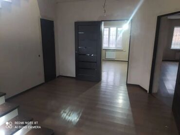 дом по суточно: 167 м², 6 комнат, Подвал, погреб, Забор, огорожен