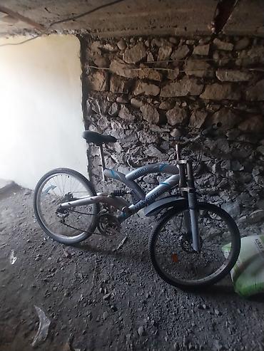 Dağ velosipedləri: Mənfilər:velosipedin zənciri xarabdır,skorusu xarabdır,bir az paslıdır — 1