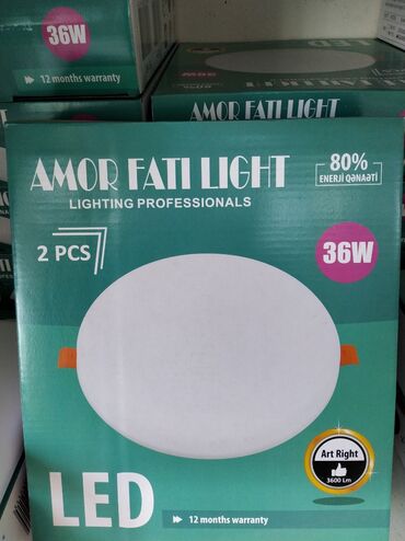 led projektor: Amor Fati Light brendindən 2 ədəd LED paneli. Bu panellər 36W