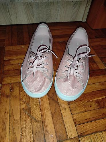 shoes: Prodajem original Lacoste ženske patike u nežno roze boji, u veličini — 1