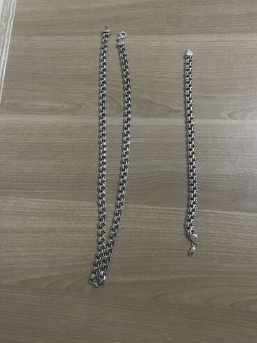 qaçış üçün qadın krosovkaları: Metal zəncir dəsti - Komlekt: 1 ədəd boyunbağı və 1 ədəd qolbaq -