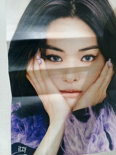 divar kağız: Məhsul: ITZY üzvlərinin plakat dəsti Təsvir: - 4 ayrı iri ölçülü