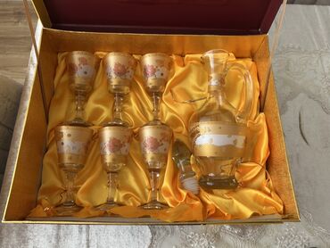 Süfrə ləvazimatları: Rəng - Qızılı, Şüşə, 7, 1 l, Rusiya
