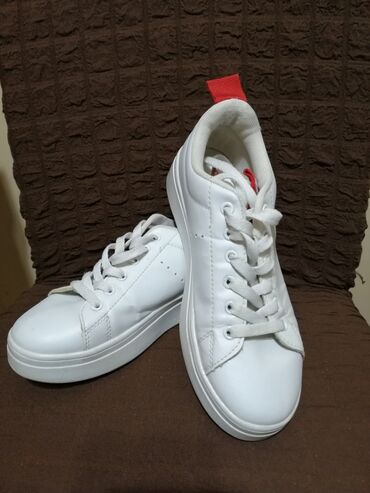 Sneakers & Athletic shoes: 36, color - White