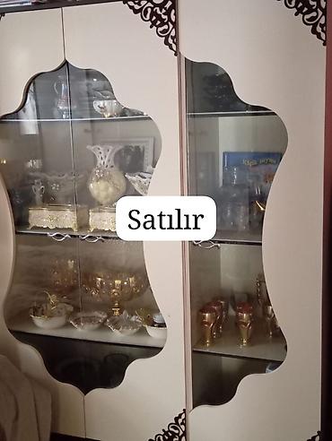 acilib baglanan stollar: Qonaq otağı üçün mebel dəsti satılır. Dəstə şəkillərdə görünən 3 əsas — 3