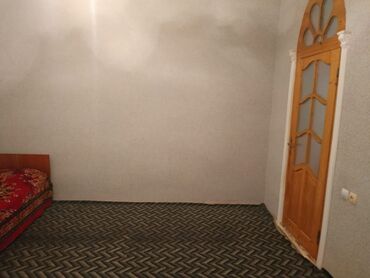 Həyət evləri və villaların satışı: Satış üçün həyət evi. Yerdən kürsili,geniş 3otaq və 1zal, əşyalarla — 7