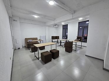 октябрьская: Аренда офисов, 35 м², В бизнес центре, С видом на горы, 1 линия, С оборудованием — 5