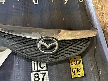Решетки радиатора: Решётка радиатора Mazda с центральным хромированным логотипом. - — 1