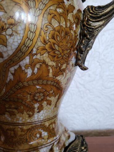 Ostali kućni dekor: Vaza nova iz 50ih god. porcelan,neka vrsta legure. rucni rad — 12