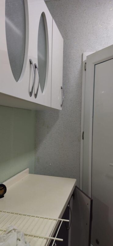 Dolablar: Açılan, 3 qapılı Düz dolab, Şifonyer — 9