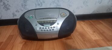 mikrafon tutacağı: Sony daşınan radio-kaset və CD pleyer (boombox). Əsas xüsusiyyətlər