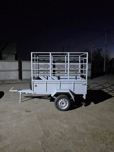 Qoşqular: Yük qoşqusu – tək oxlu, yanları hündür, karkaslı və brezent örtüklü - — 12