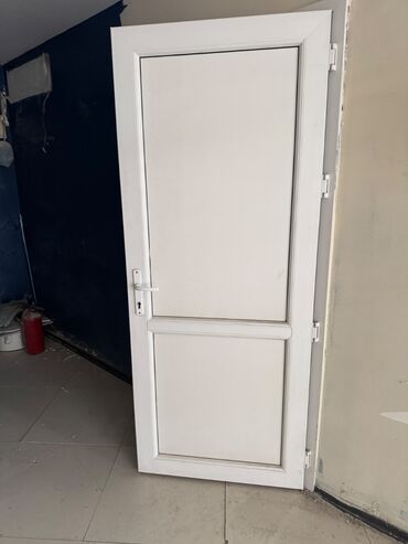 Plastik qapılar: Plastik qapı