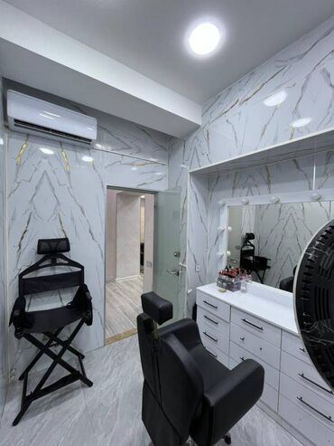 Digər kommersiya daşınmaz əmlakı: Yasamal rayonu, Statistika Komitəsinin yaxınlığında, ümumi sahəsi 135 — 11