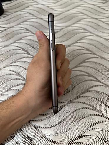 iphone 8 plus 2 ci el: IPhone 11, 64 GB, Qara, Simsiz şarj, Face ID — 4
