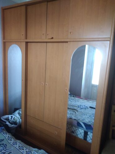 тканевый шкаф для одежды: Dolab, İşlənmiş