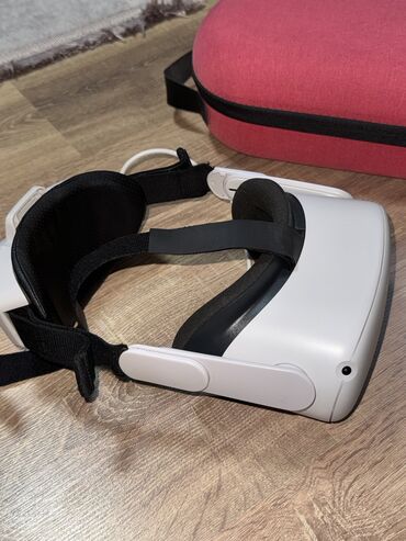 macbook case: OCULUS QUEST 2.Dəstə uzunmüddətli oyunlar üçün powerbank daxildir.Ela