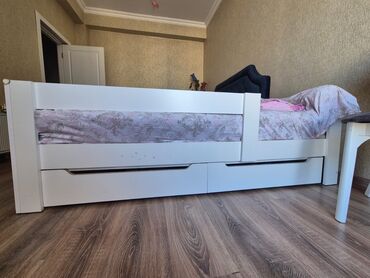 Perv1Uşaq çarpayısı satılır. İdeal vəziyyətdədir . Matrası var. Altı