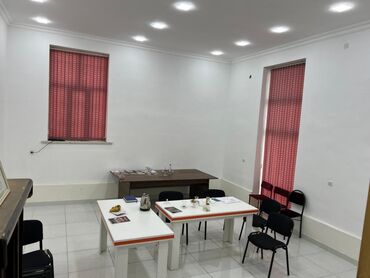 Ofislər: İcarəyə verilir: işgüzar görüşlər, təlim və kiçik seminarlar üçün — 6