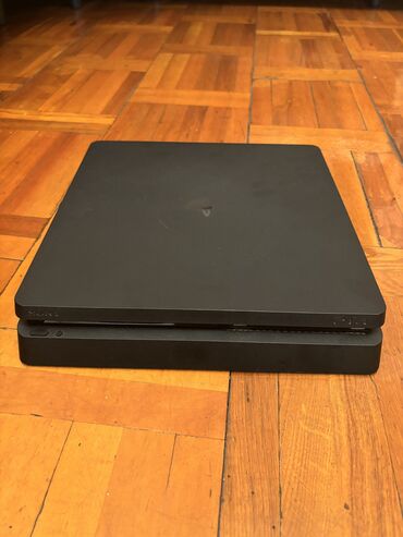 playstation 1 2 3 4 5: Playstation 4 slim proşifkalı model satılır, heç bir problemi yoxdur