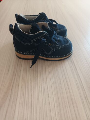 Dečija obuća: Kožne dečije cipele,ručno pravljene,veličina 22.Nisu nošene,nove